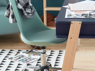 Fauteuil de bureau ergonomique pour adolescent dans une chambre moderne