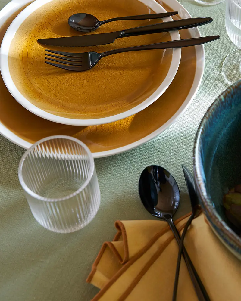 assiette jaune moutarde