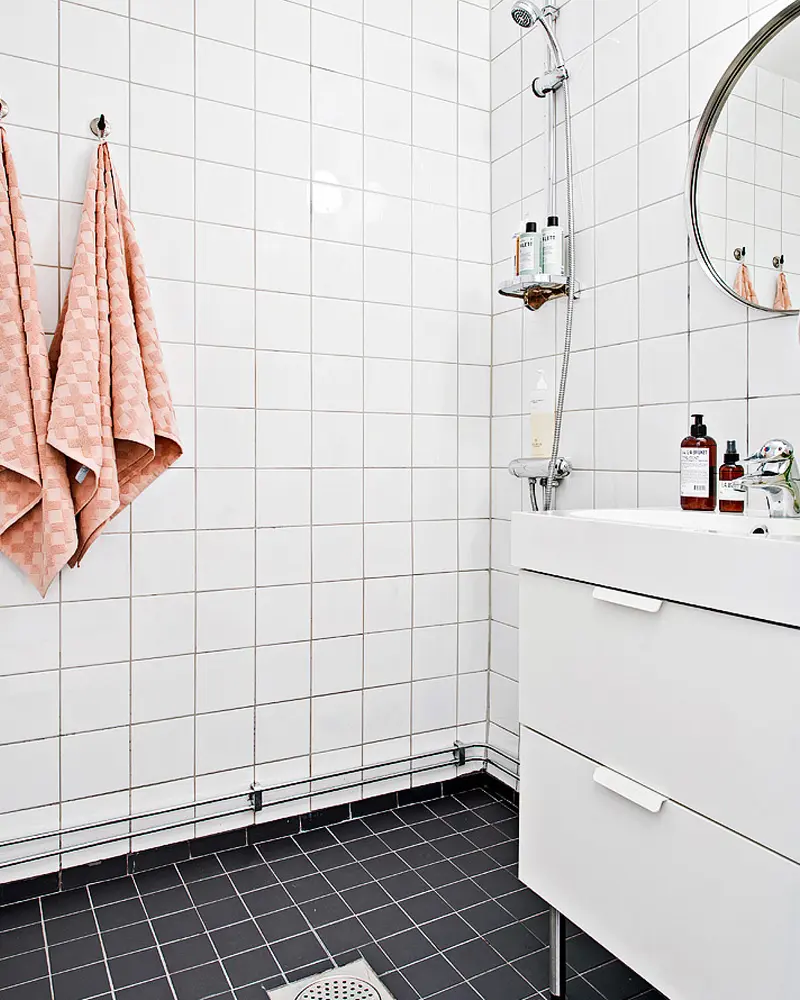 deco appartement scandinave vintage noir blanc salle de bain