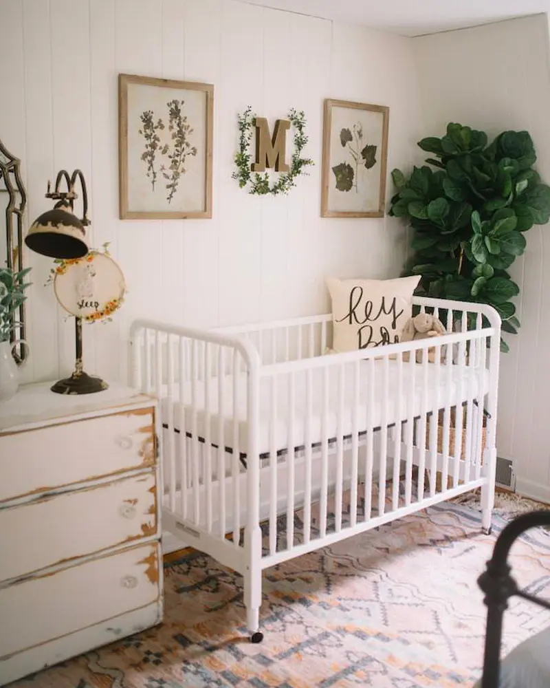 deco chambre bebe cabane bois blanc