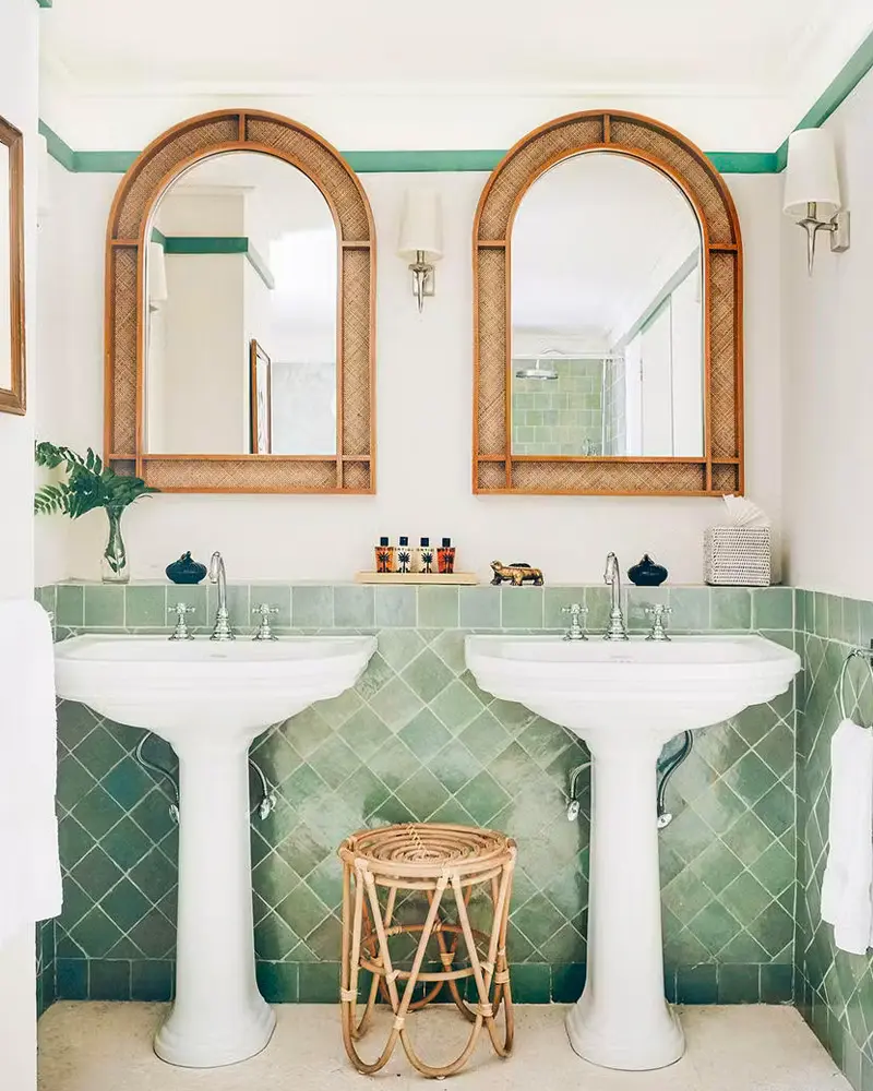 deco salle de bain tropicale carrelage zellige vert