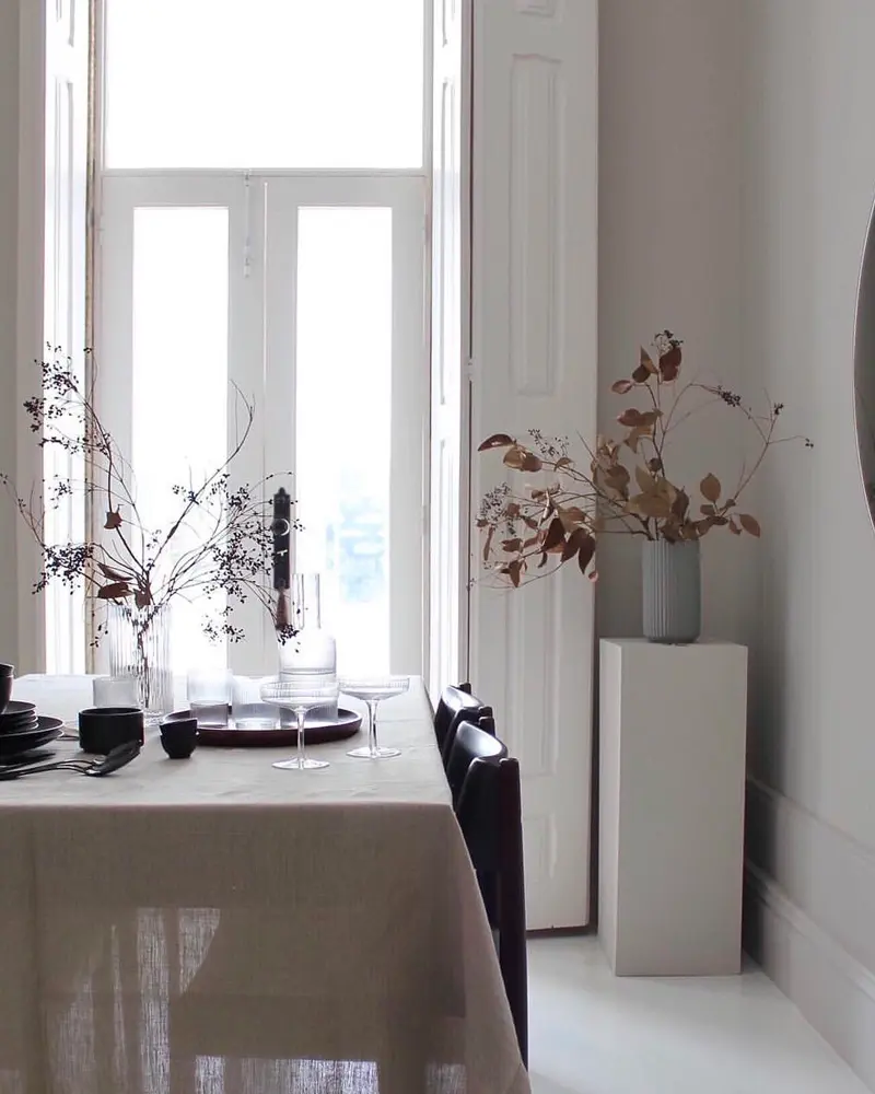 deco appartement minimaliste gris blanc salle a manger