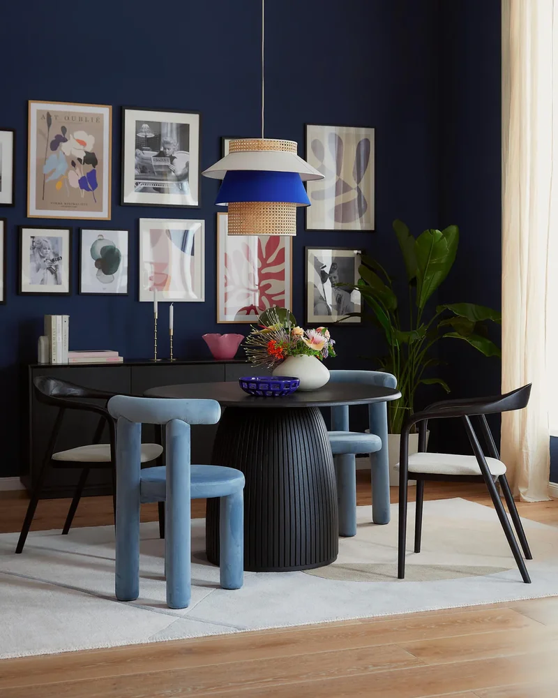 Chaise moderne en velours bleu Westwing