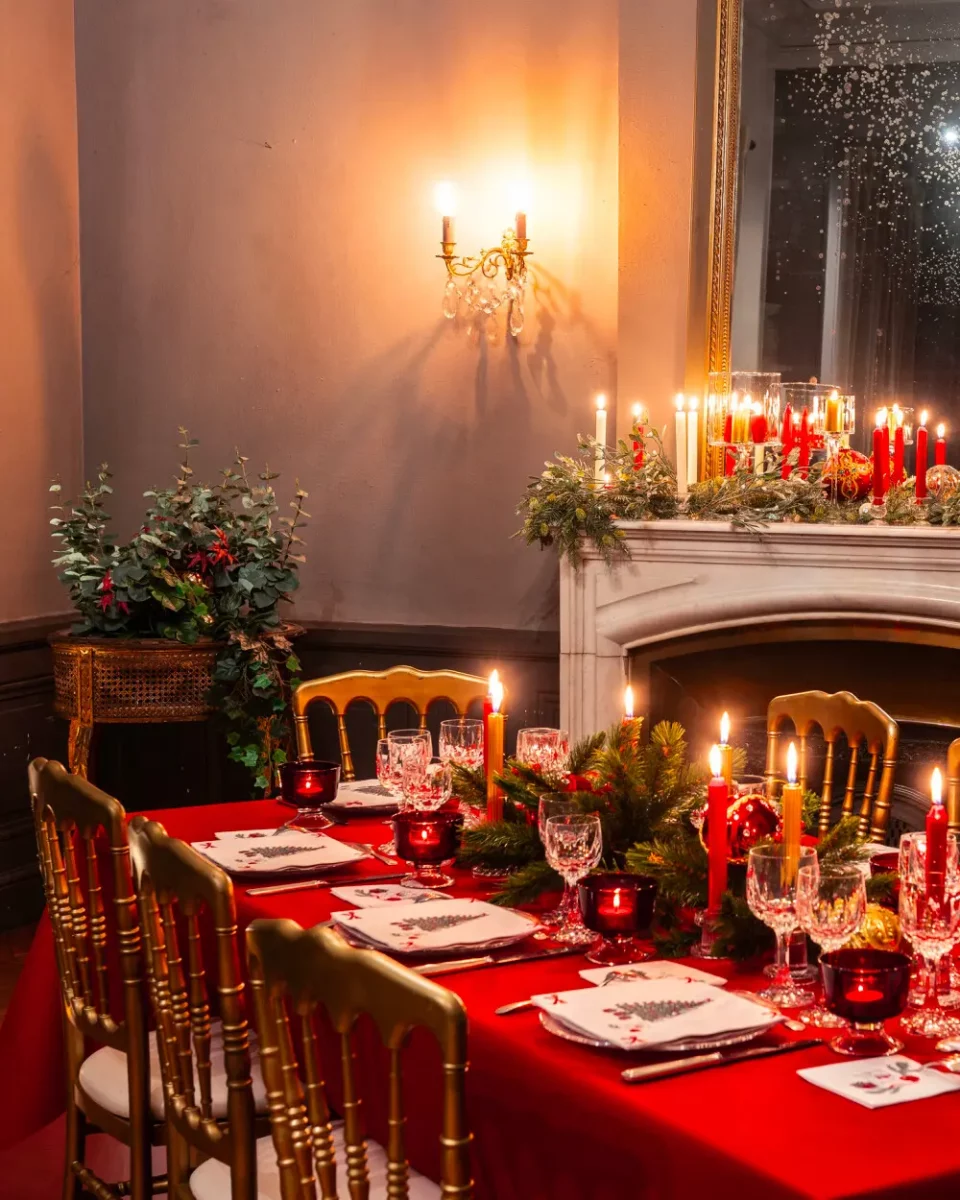 deco table noel chic rouge dore