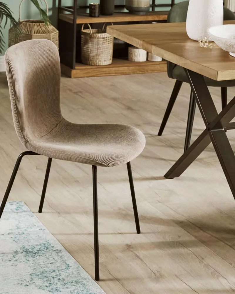 Chaise en velours côtelé beige Maisons du Monde