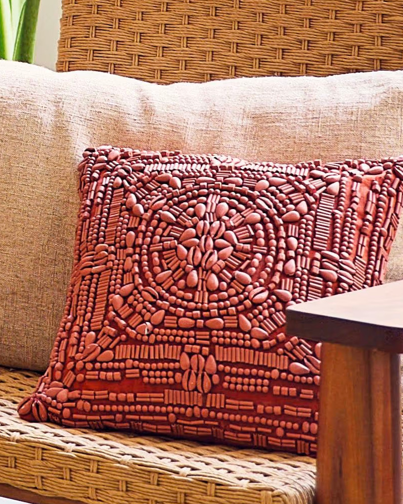 coussin perles terracotta