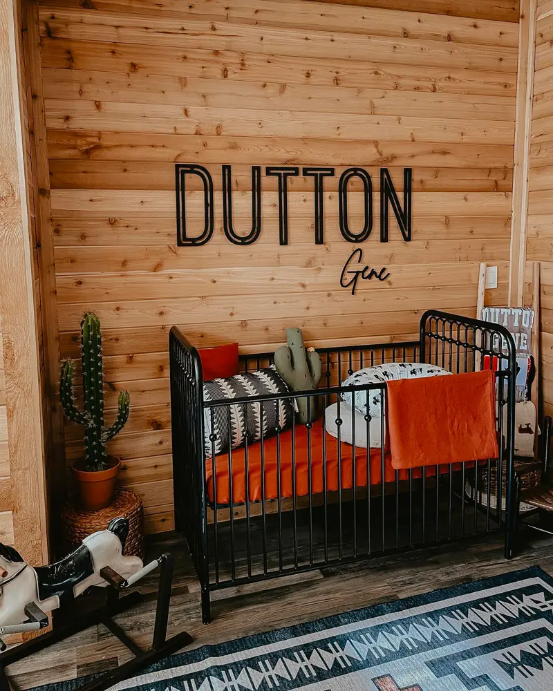 deco chambre bebe cabane bois noir