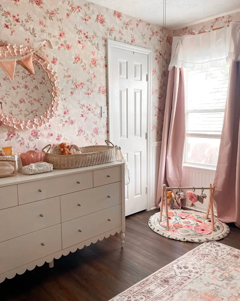 deco chambre bebe papier peint vintage rose
