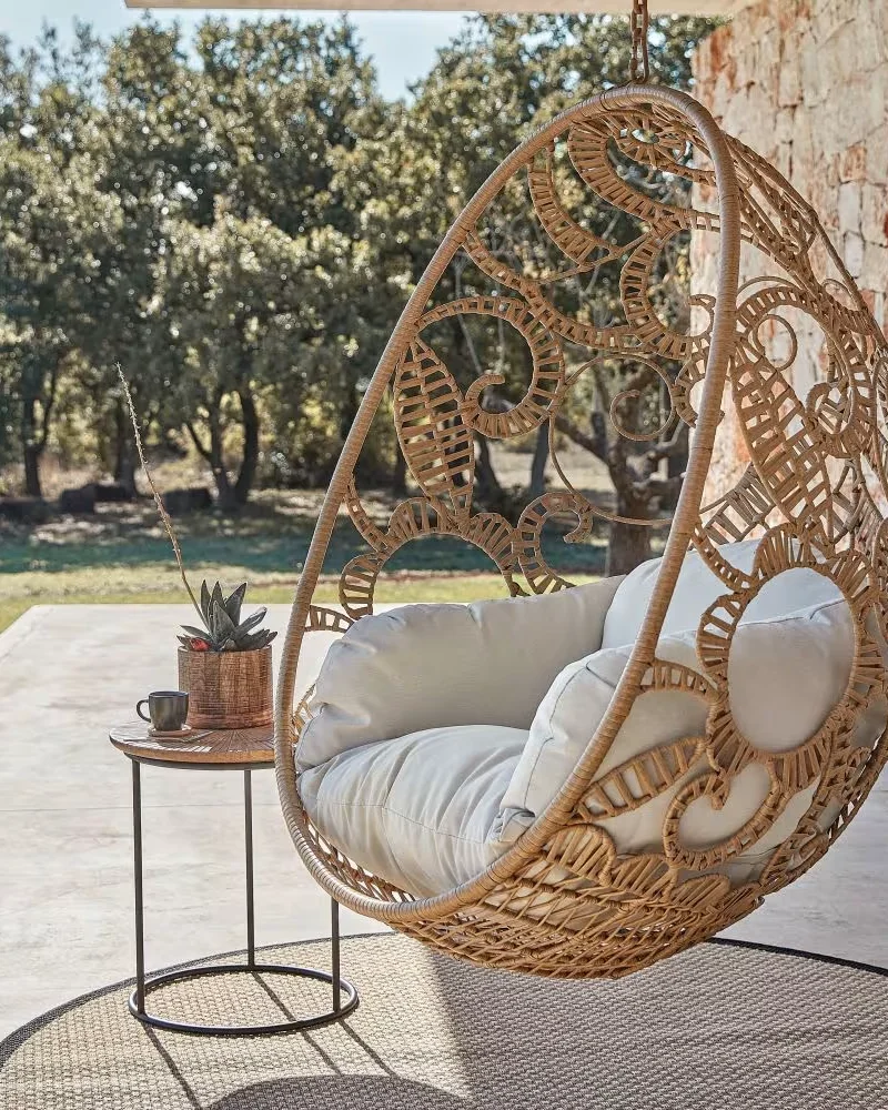 Fauteuil de jardin suspendu imitation rotin Maisons du Monde