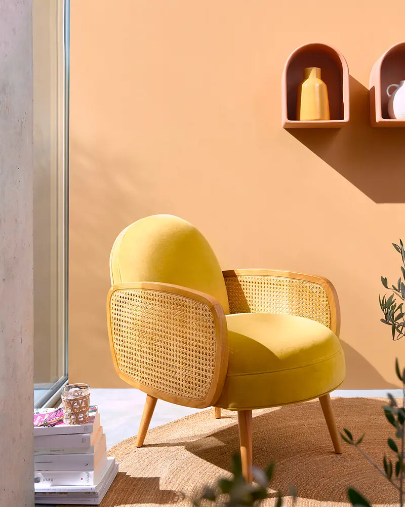 fauteuil velours jaune moutarde cannage