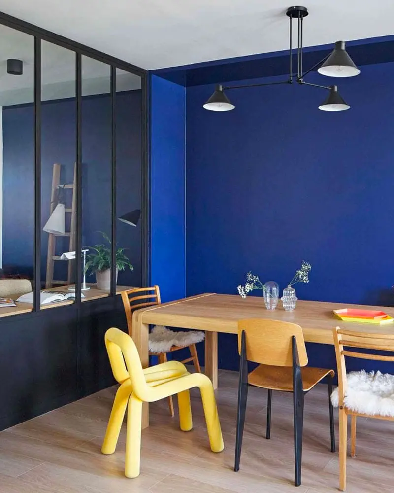 deco salle a manger bleu moderne
