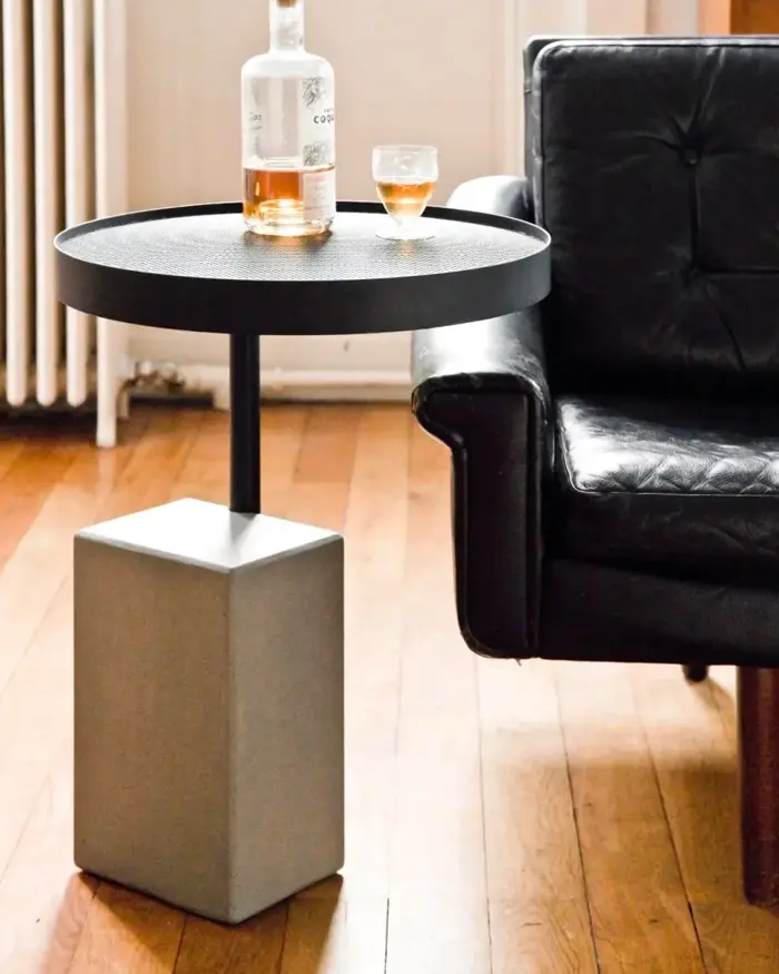 table appoint metal noir beton