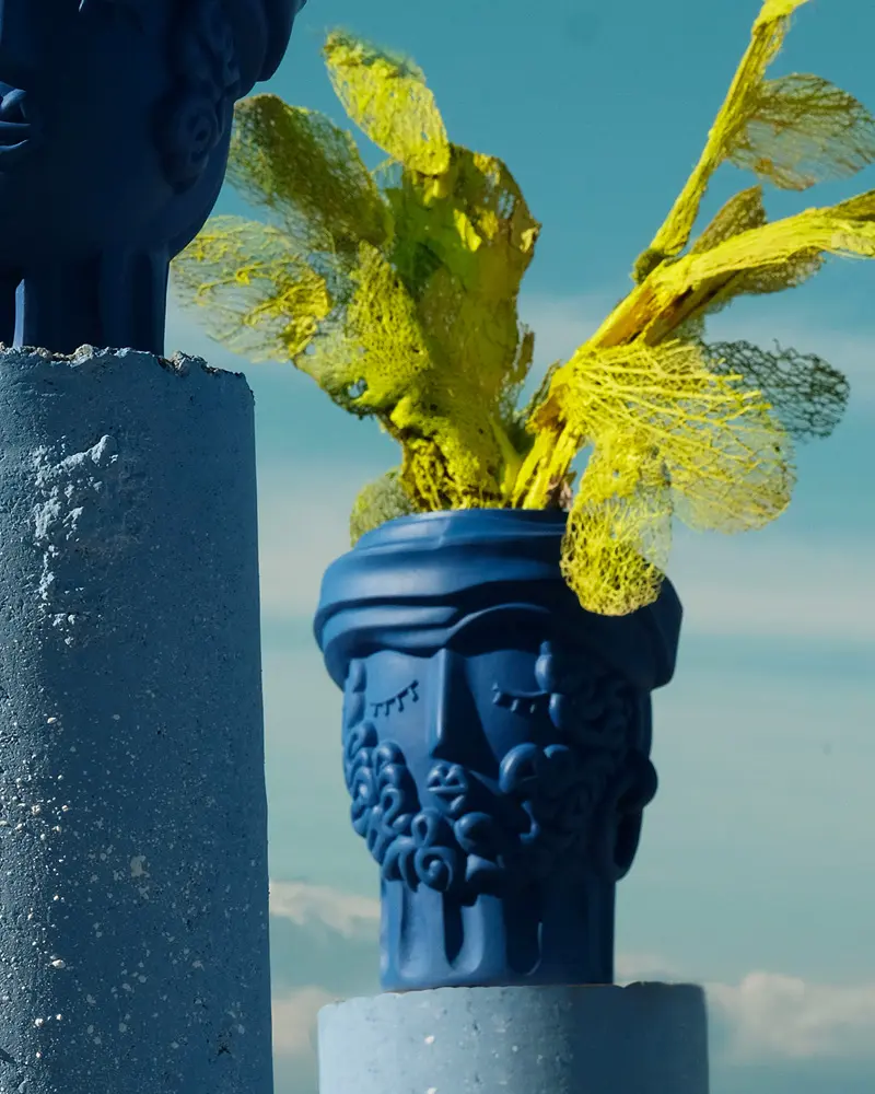 vase visage bleu