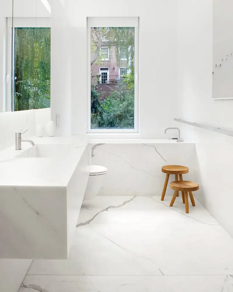 deco salle de bain minimaliste chic marbre blanc