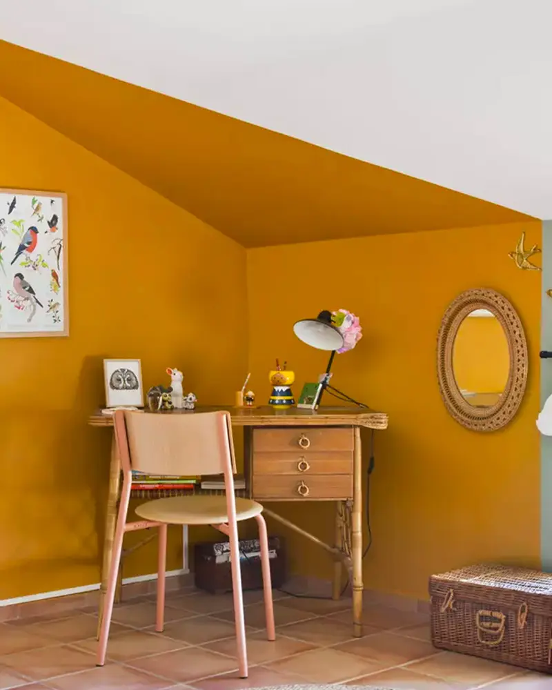 coin bureau mur jaune moutarde