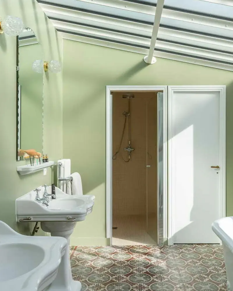 deco salle de bain vintage chic vert sauge