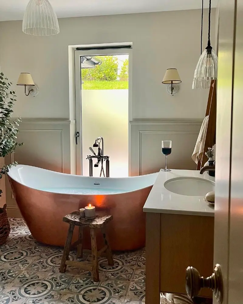 baignoire cuivre deco salle de bain campagne