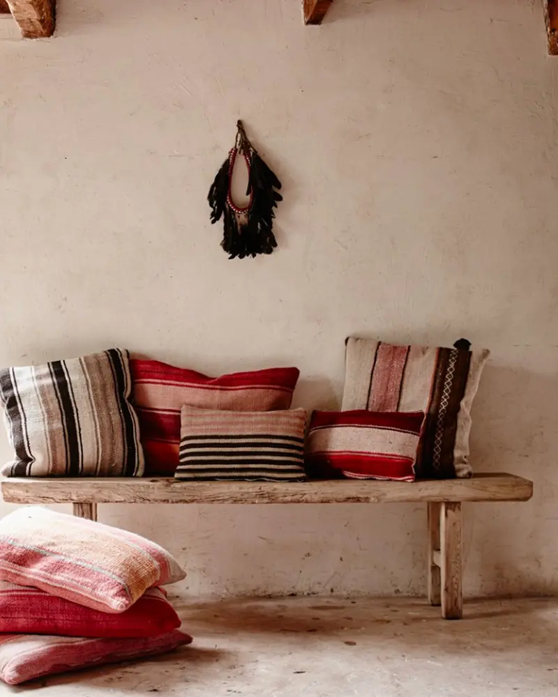 deco ethnique rouge bois