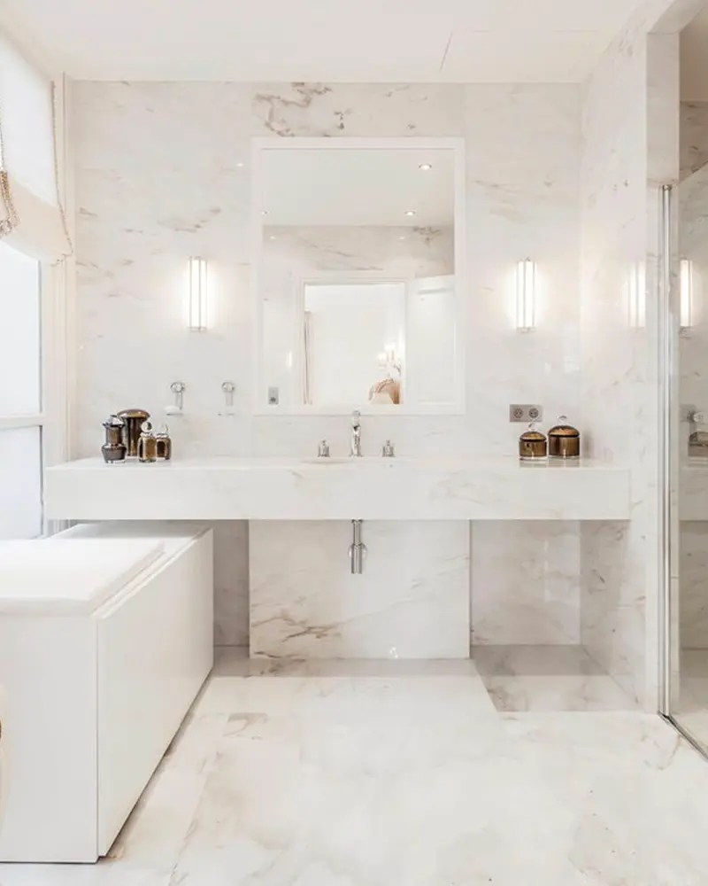 deco salle de bain moderne marbre blanc