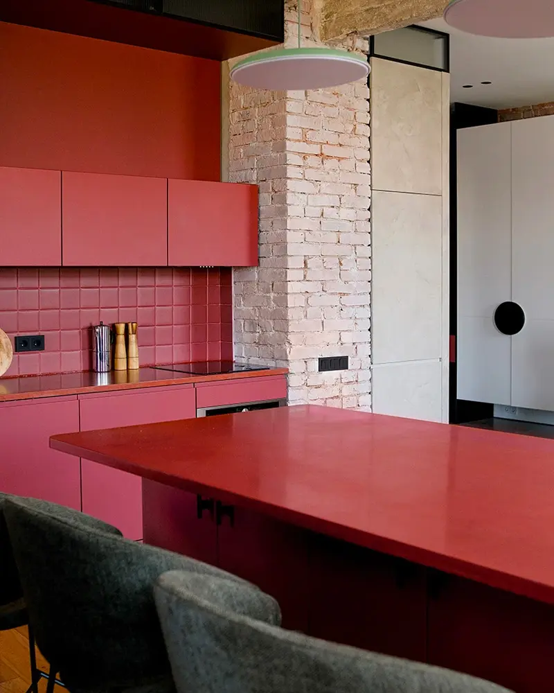 deco appartement minimaliste rouge noir cuisine