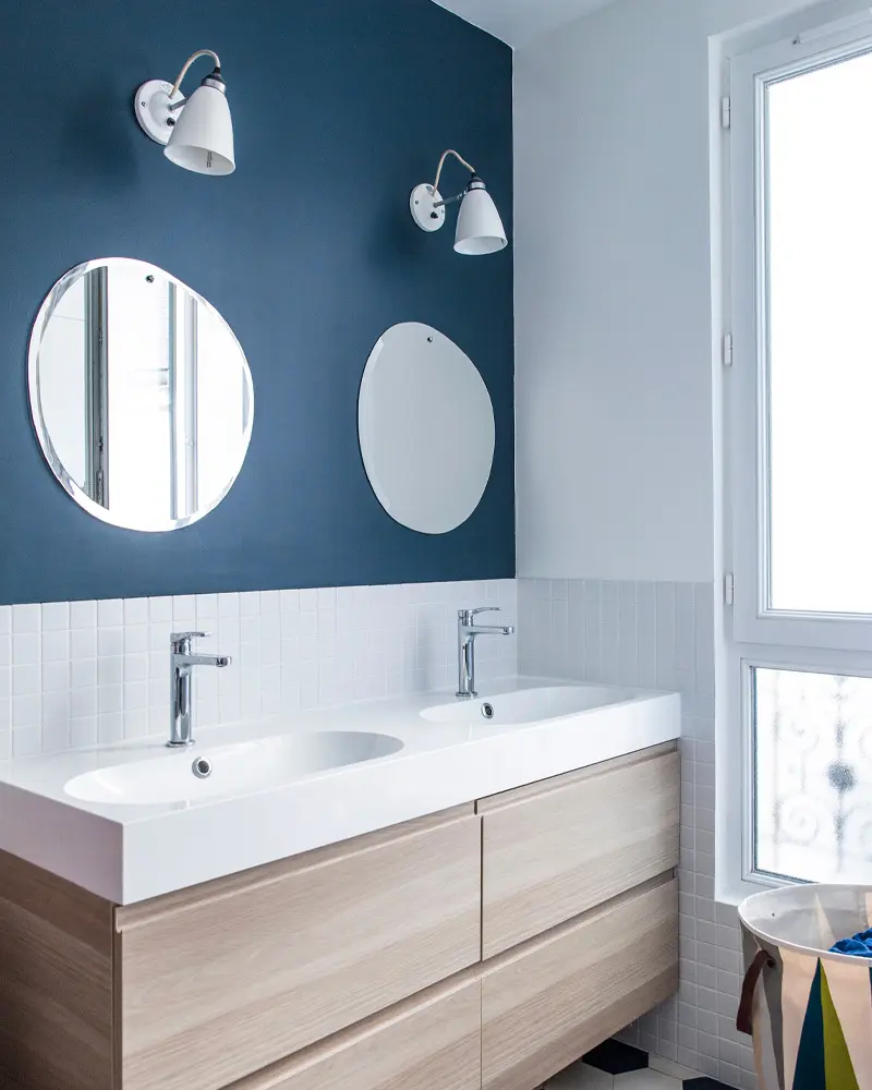 deco salle de bain bleu bois