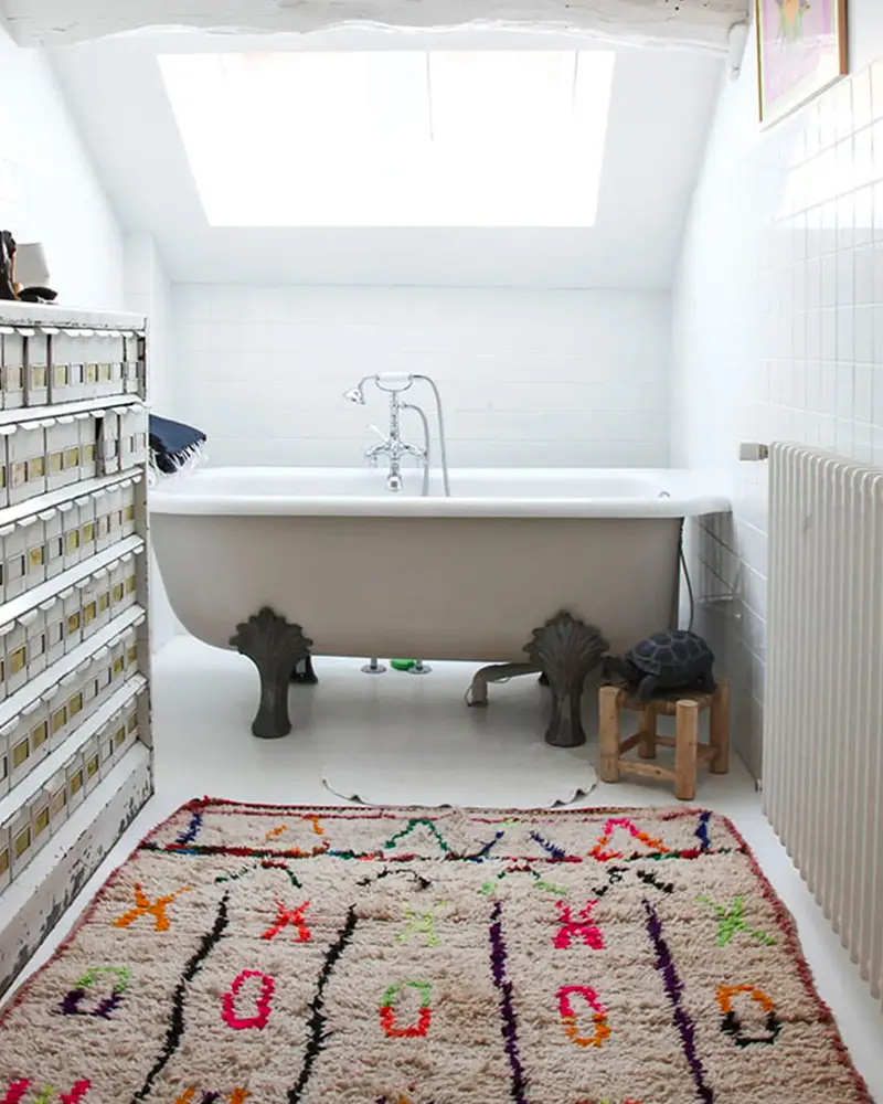 salle de bain ethnique coloree