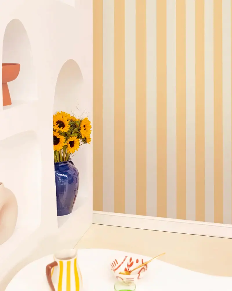 deco salon papier peint raye
