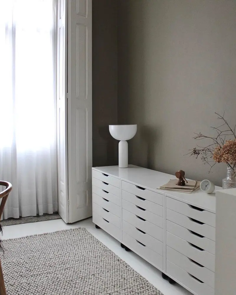 deco appartement minimaliste gris blanc salle a manger
