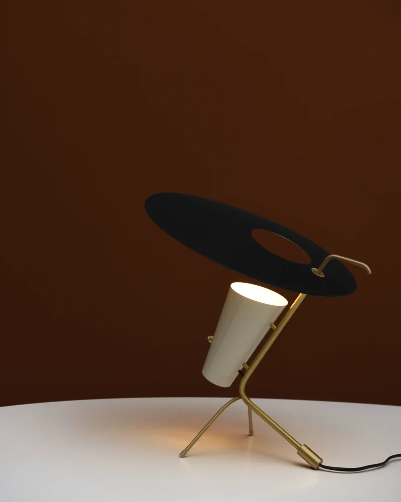Lampe vintage noire madeindesign.com