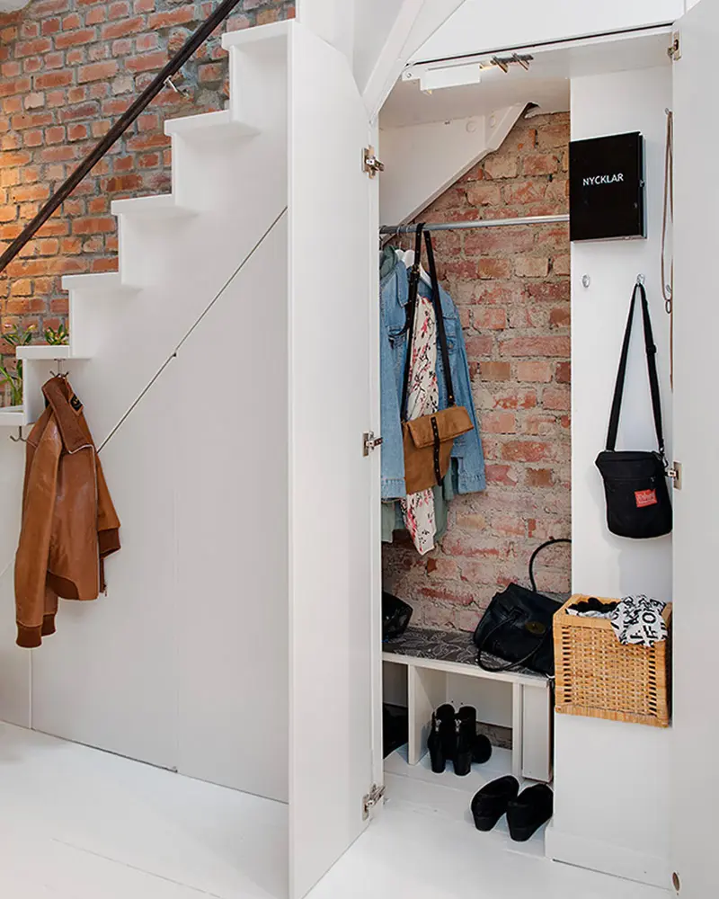 placard sous escalier