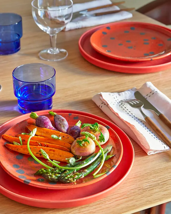 assiette rouge pois