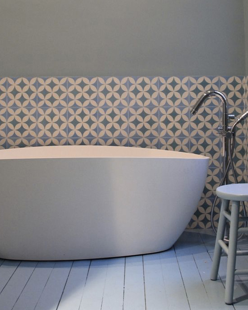 deco carreaux ciment salle de bain mur
