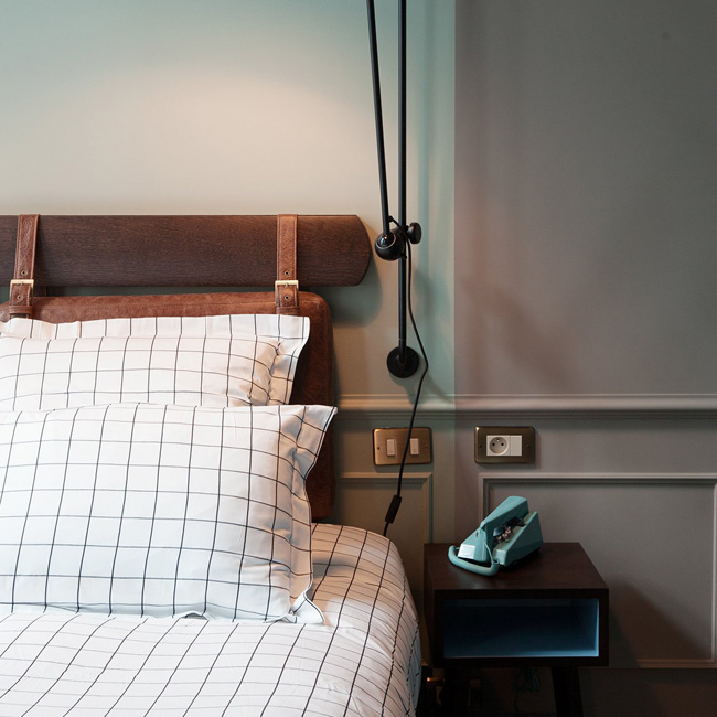 deco cuir chambre tête de lit bois
